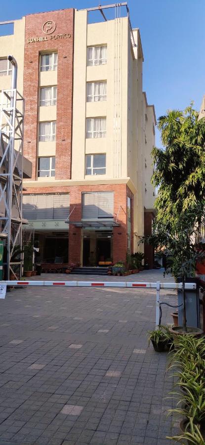 Hotel Sunhill Portico à Siliguri Extérieur photo